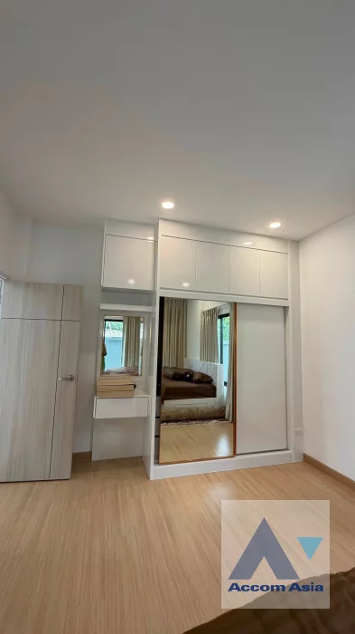 17  5 br House for rent and sale in Latkrabang ,Bangkok  AA46763