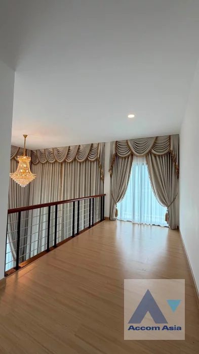 18  5 br House for rent and sale in Latkrabang ,Bangkok  AA46763