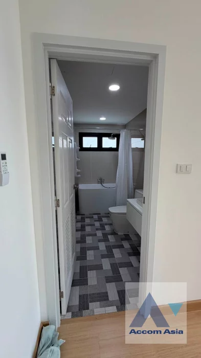20  5 br House for rent and sale in Latkrabang ,Bangkok  AA46763