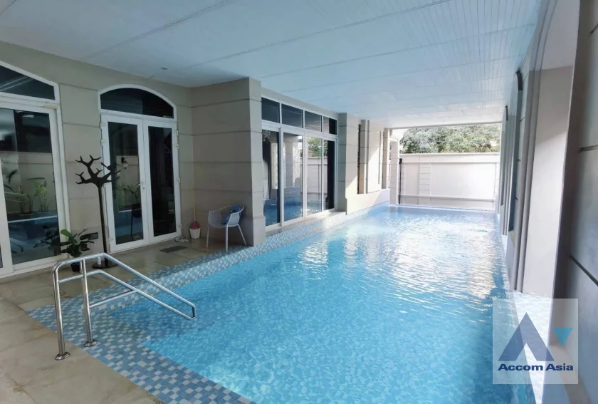  2  4 br House For Sale in Sukhumvit ,Bangkok  AA46764