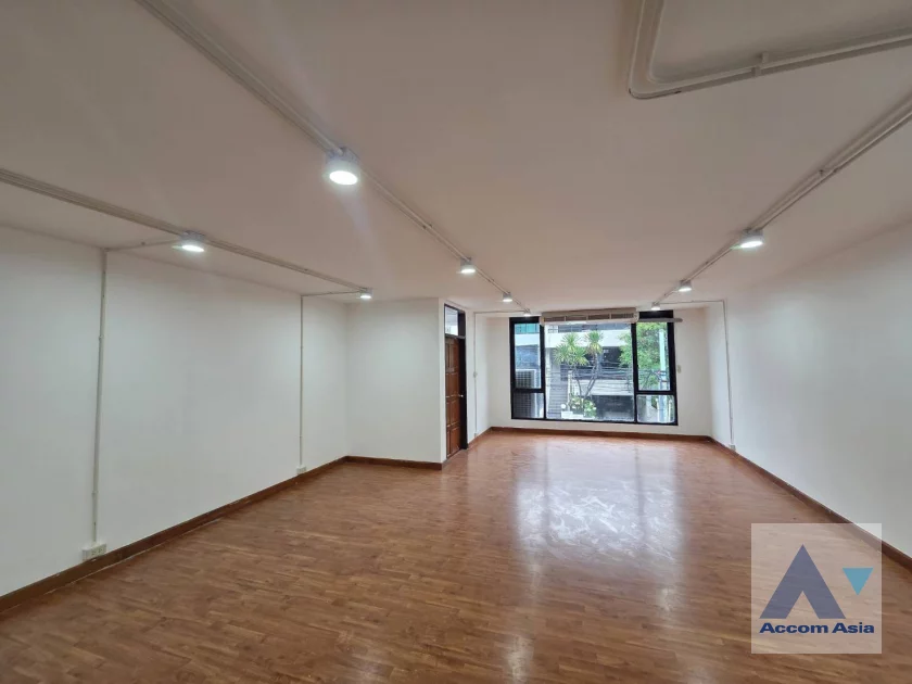  1  4 br House for rent and sale in Sukhumvit ,Bangkok BTS Phrom Phong AA46783