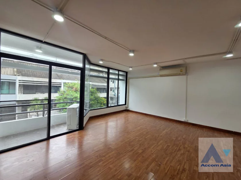 10  4 br House for rent and sale in Sukhumvit ,Bangkok BTS Phrom Phong AA46783
