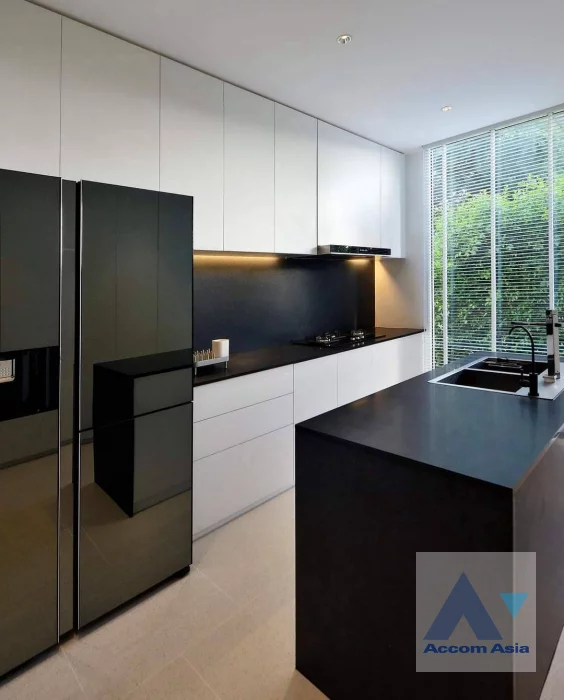 7  4 br House for rent and sale in Pattanakarn ,Bangkok MRT Hua Mak AA46785
