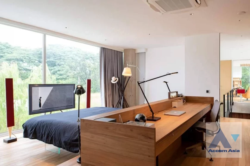 8  4 br House for rent and sale in Pattanakarn ,Bangkok MRT Hua Mak AA46785