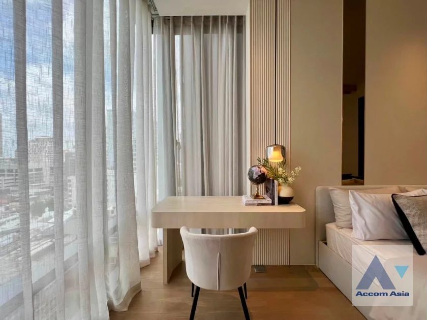 unitFully Furnished, Corner Unit, Super Luxury |  1 Bedroom  Condominium For Rent & Sale in Silom, Bangkok  near BTS Chong Nonsi (AA46787)