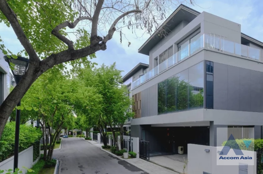 House For Sale in Lat Phrao, Bangkok Code AA46794