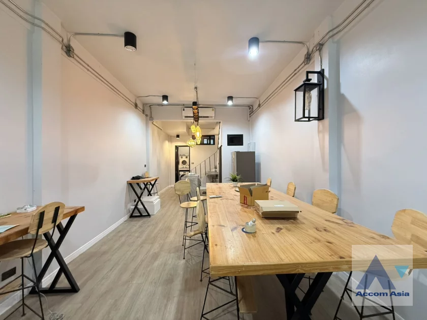  2  3 br Townhouse For Rent in Sukhumvit ,Bangkok BTS Ekkamai AA46797