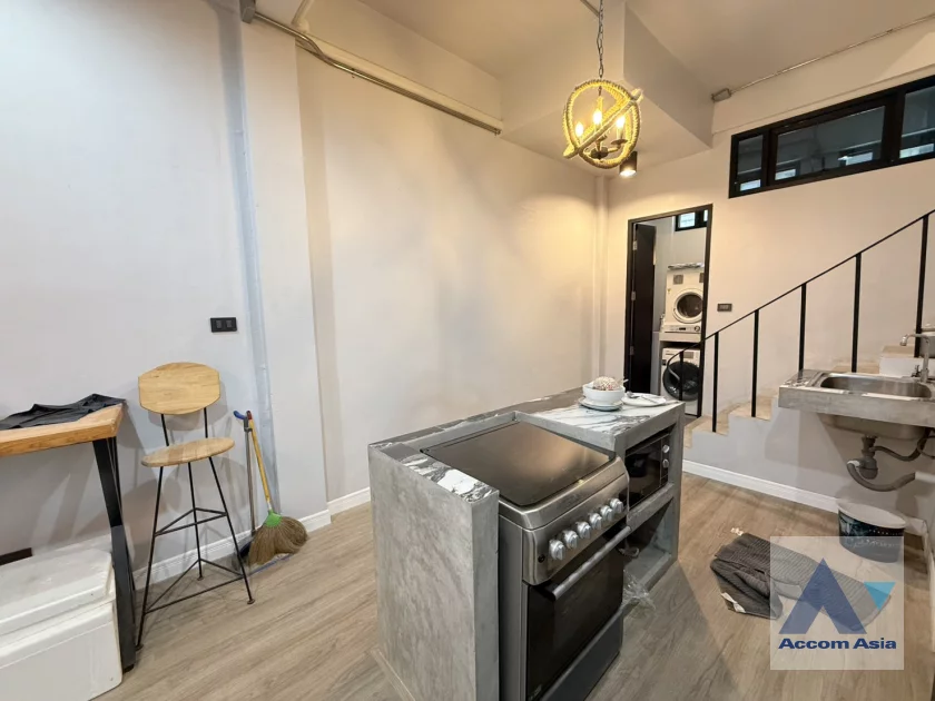 unitFully Furnished, Home Office |  3 Bedrooms  Townhouse For Rent in Sukhumvit, Bangkok  near BTS Ekkamai (AA46797)