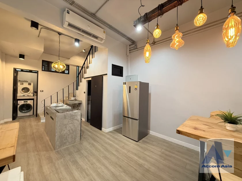 unitFully Furnished, Home Office |  3 Bedrooms  Townhouse For Rent in Sukhumvit, Bangkok  near BTS Ekkamai (AA46797)