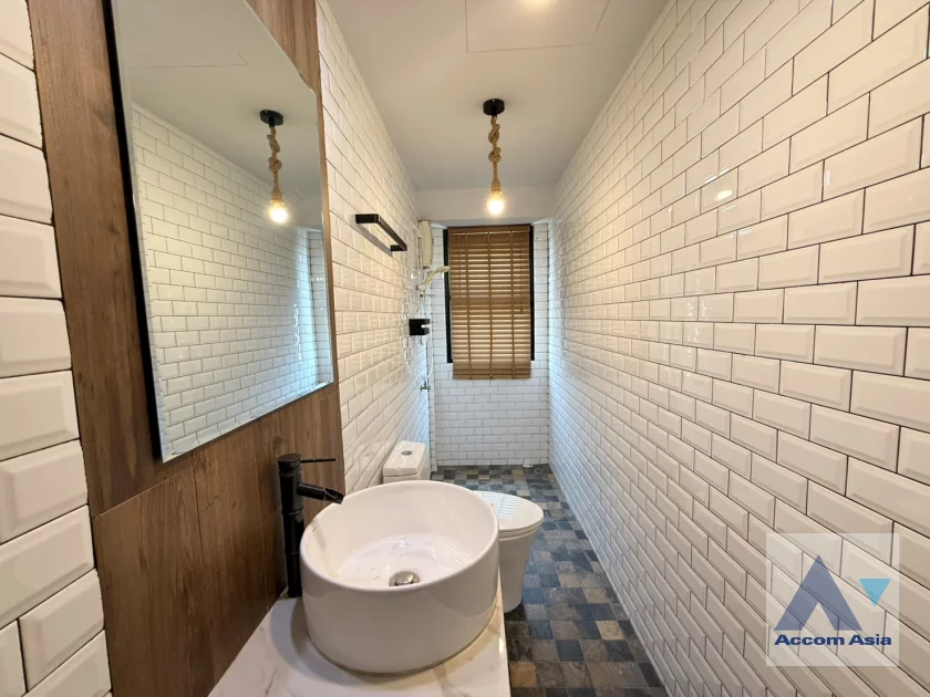 8  3 br Townhouse For Rent in Sukhumvit ,Bangkok BTS Ekkamai AA46797
