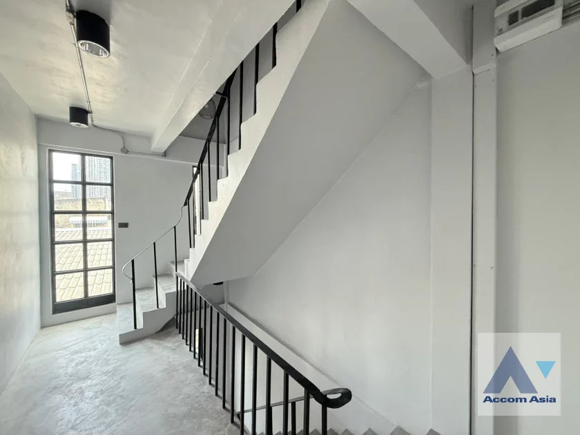 12  3 br Townhouse For Rent in Sukhumvit ,Bangkok BTS Ekkamai AA46797