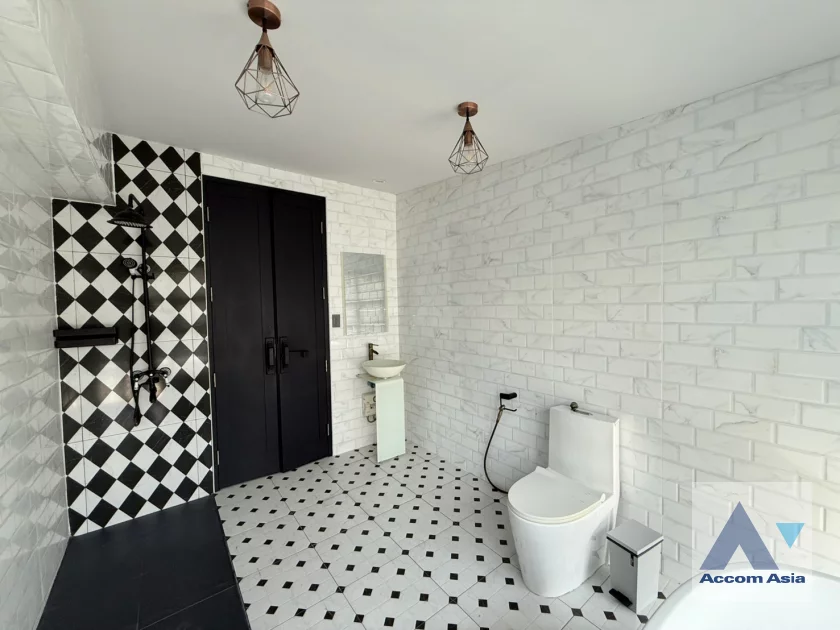 16  3 br Townhouse For Rent in Sukhumvit ,Bangkok BTS Ekkamai AA46797