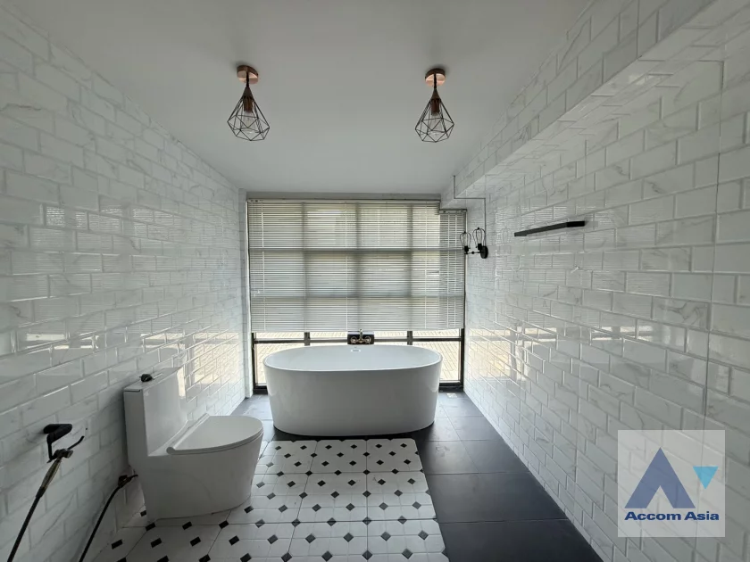 15  3 br Townhouse For Rent in Sukhumvit ,Bangkok BTS Ekkamai AA46797