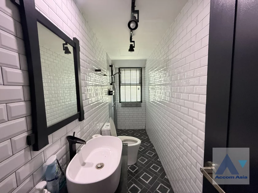 17  3 br Townhouse For Rent in Sukhumvit ,Bangkok BTS Ekkamai AA46797