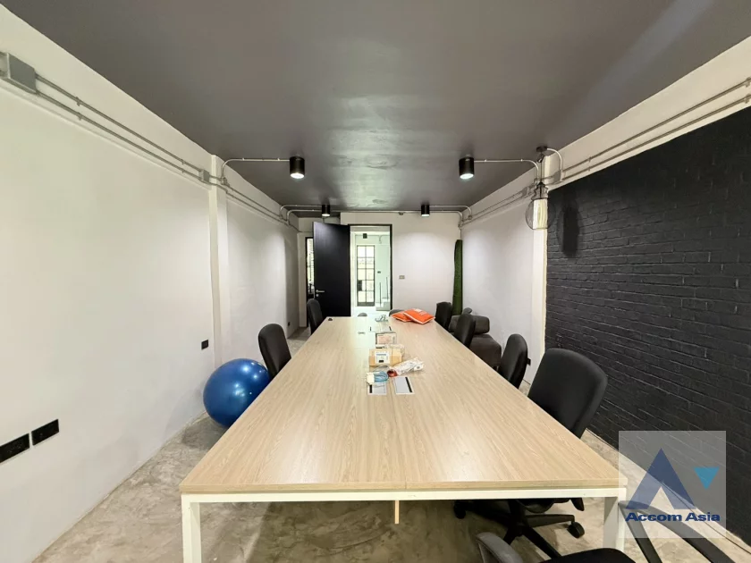 11  3 br Townhouse For Rent in Sukhumvit ,Bangkok BTS Ekkamai AA46797