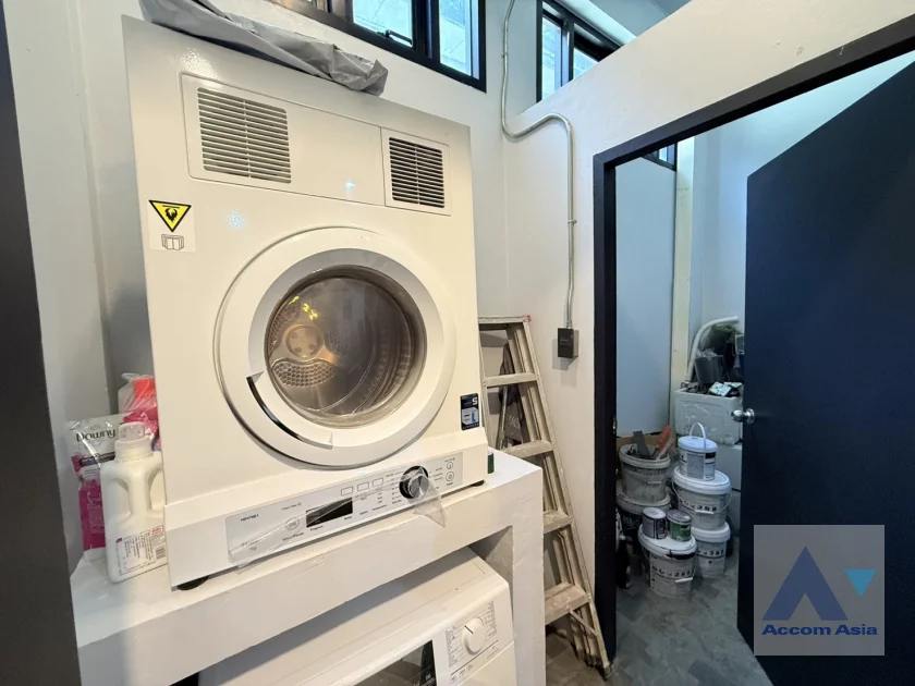 18  3 br Townhouse For Rent in Sukhumvit ,Bangkok BTS Ekkamai AA46797