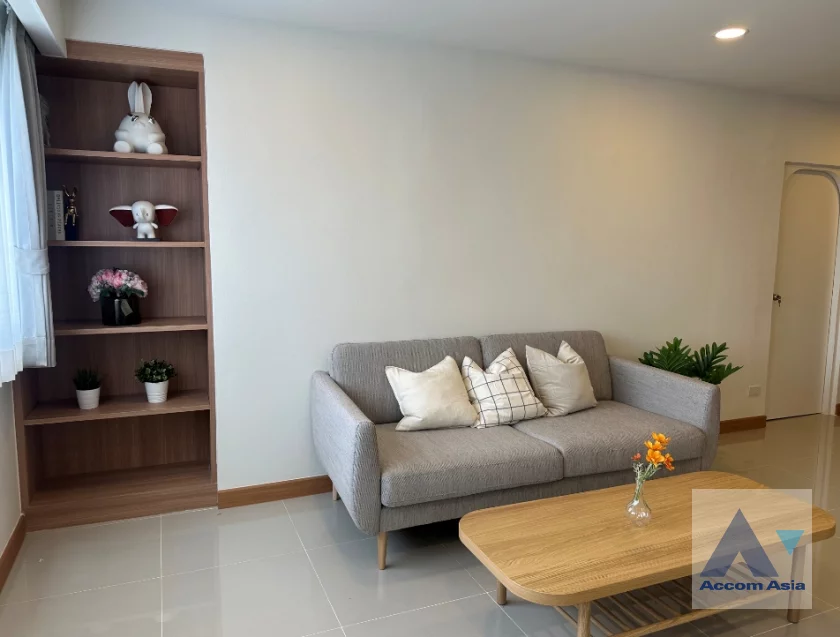 unit 2 Bedrooms  Condominium For Rent in Pattanakarn, Bangkok  near BTS On Nut (AA46800)