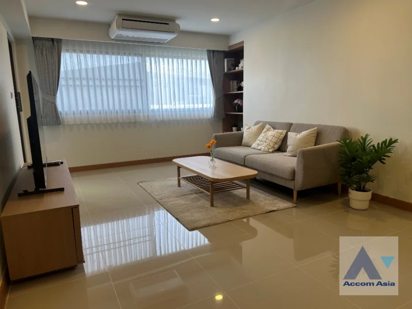 unit 2 Bedrooms  Condominium For Rent in Pattanakarn, Bangkok  near BTS On Nut (AA46800)