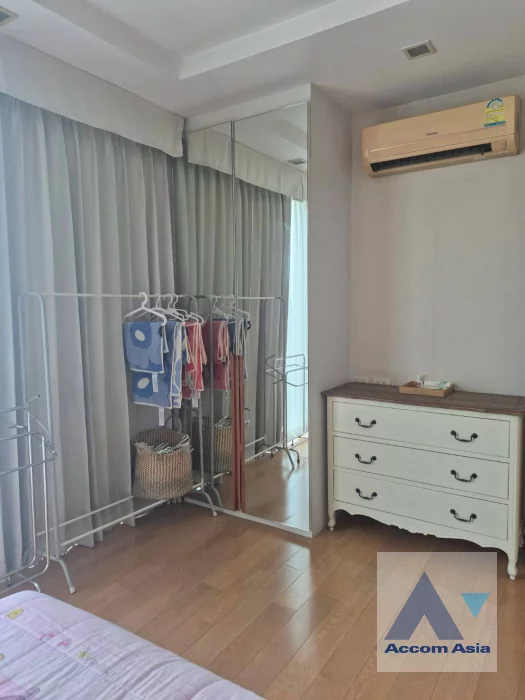 13  2 br Condominium For Rent in Ploenchit ,Bangkok BTS Ploenchit at O2 Hip AA46802