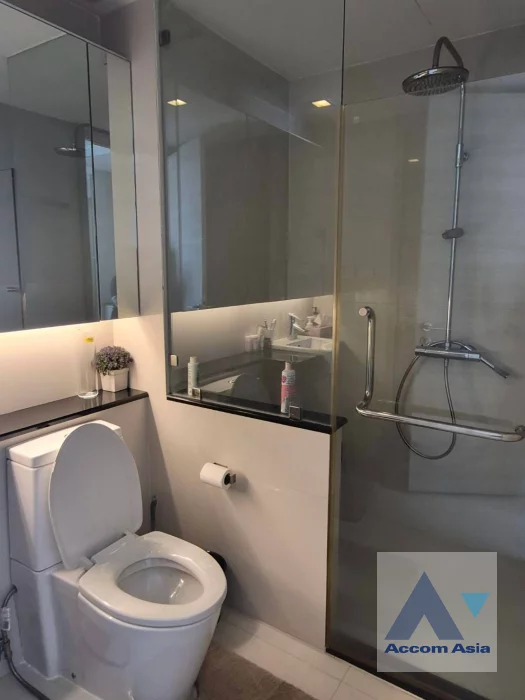 15  2 br Condominium For Rent in Ploenchit ,Bangkok BTS Ploenchit at O2 Hip AA46802