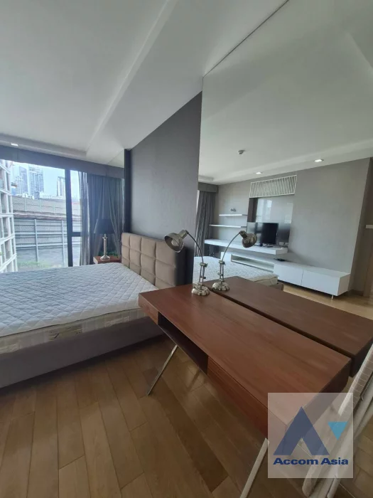 8  2 br Condominium For Rent in Ploenchit ,Bangkok BTS Ploenchit at O2 Hip AA46802
