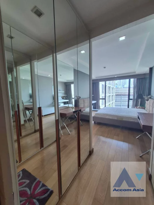 7  2 br Condominium For Rent in Ploenchit ,Bangkok BTS Ploenchit at O2 Hip AA46802