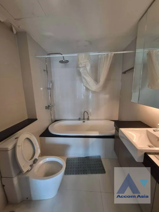 16  2 br Condominium For Rent in Ploenchit ,Bangkok BTS Ploenchit at O2 Hip AA46802