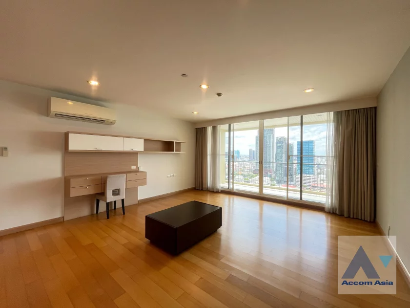 unit 4 Bedrooms  Apartment For Rent in Sukhumvit, Bangkok  near BTS Thong Lo (AA46805)