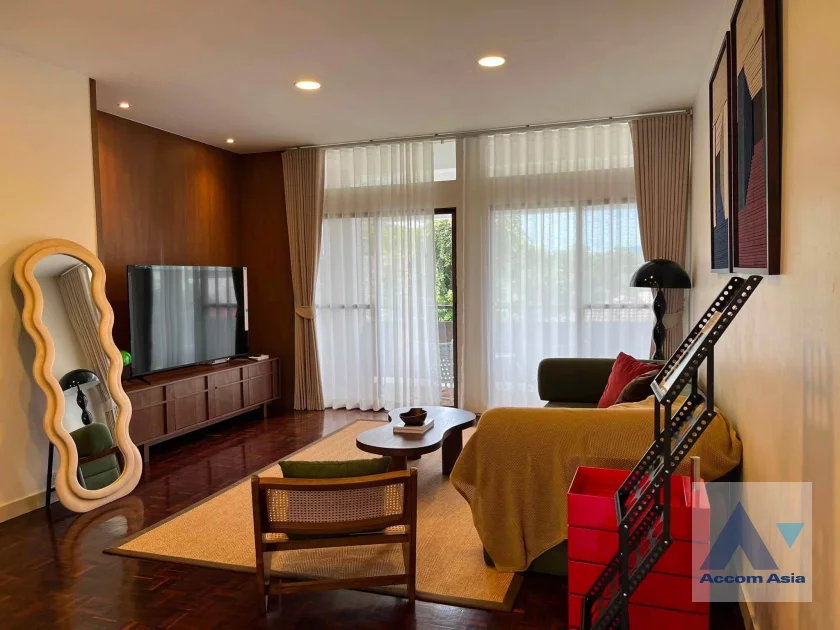  1  2 br Apartment for rent and sale in Sukhumvit ,Bangkok BTS Phrom Phong at Low-rise apartment in the city center AA46807