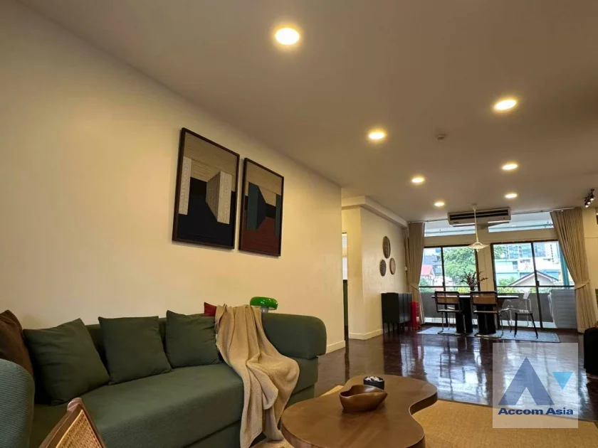  2  2 br Apartment For Rent in Sukhumvit ,Bangkok BTS Phrom Phong at Low-rise apartment in the city center AA46807