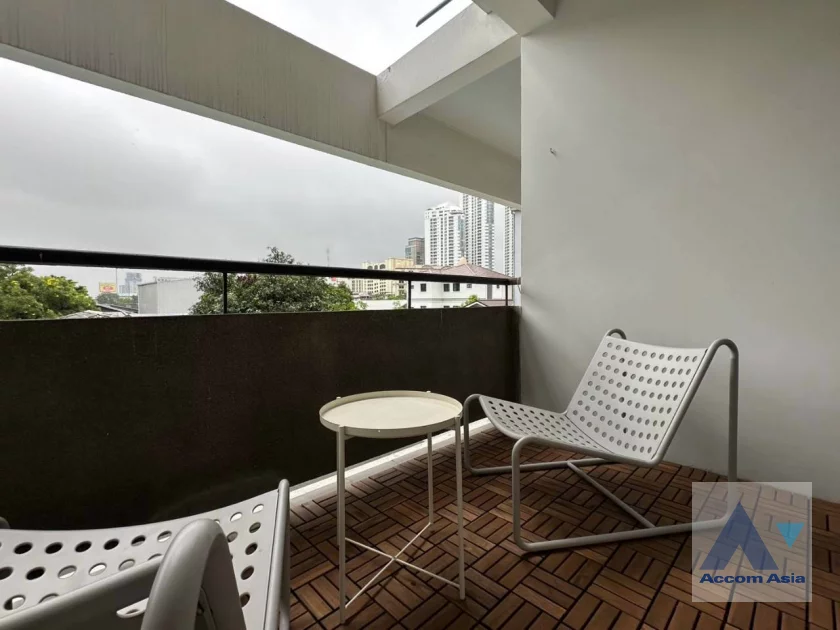 5  2 br Apartment For Rent in Sukhumvit ,Bangkok BTS Phrom Phong at Low-rise apartment in the city center AA46807