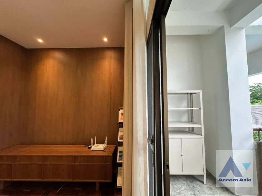 16  2 br Apartment For Rent in Sukhumvit ,Bangkok BTS Phrom Phong at Low-rise apartment in the city center AA46807