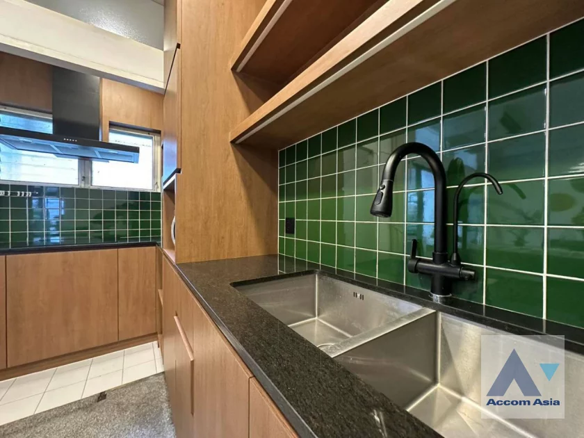 15  2 br Apartment For Rent in Sukhumvit ,Bangkok BTS Phrom Phong at Low-rise apartment in the city center AA46807
