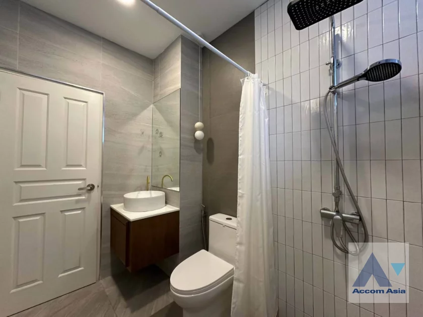 27  2 br Apartment For Rent in Sukhumvit ,Bangkok BTS Phrom Phong at Low-rise apartment in the city center AA46807