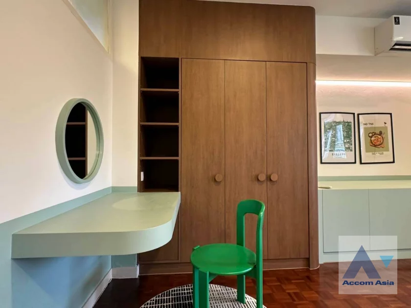19  2 br Apartment For Rent in Sukhumvit ,Bangkok BTS Phrom Phong at Low-rise apartment in the city center AA46807