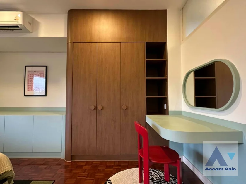 24  2 br Apartment For Rent in Sukhumvit ,Bangkok BTS Phrom Phong at Low-rise apartment in the city center AA46807