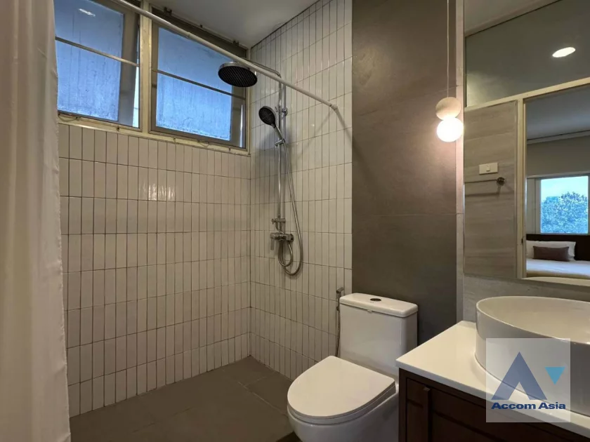28  2 br Apartment For Rent in Sukhumvit ,Bangkok BTS Phrom Phong at Low-rise apartment in the city center AA46807