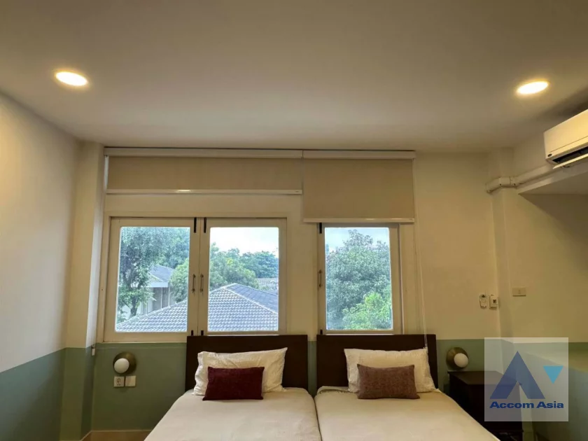 22  2 br Apartment For Rent in Sukhumvit ,Bangkok BTS Phrom Phong at Low-rise apartment in the city center AA46807