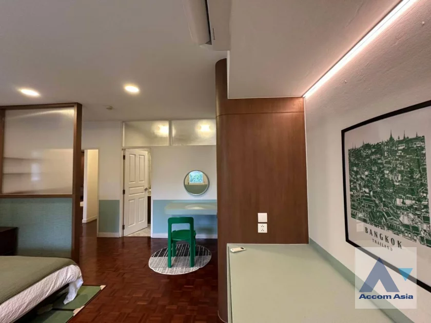 18  2 br Apartment For Rent in Sukhumvit ,Bangkok BTS Phrom Phong at Low-rise apartment in the city center AA46807