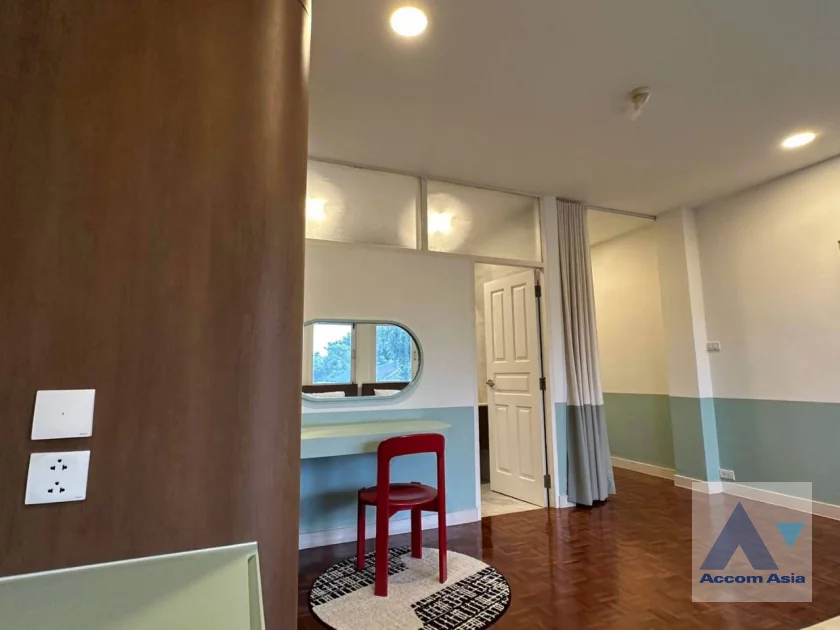 25  2 br Apartment For Rent in Sukhumvit ,Bangkok BTS Phrom Phong at Low-rise apartment in the city center AA46807