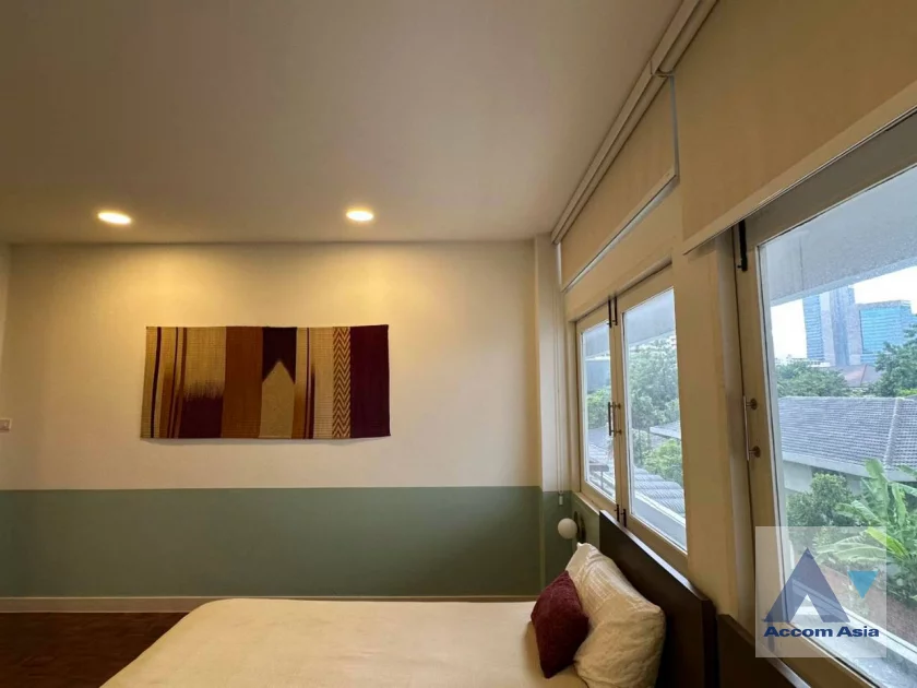 23  2 br Apartment For Rent in Sukhumvit ,Bangkok BTS Phrom Phong at Low-rise apartment in the city center AA46807
