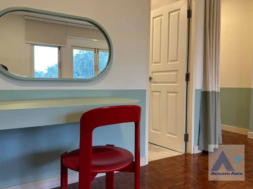 26  2 br Apartment For Rent in Sukhumvit ,Bangkok BTS Phrom Phong at Low-rise apartment in the city center AA46807