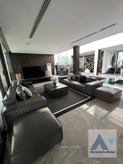 1  5 br House For Rent in Sukhumvit ,Bangkok BTS Ekkamai AA46811