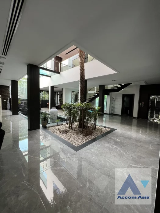 6  5 br House For Rent in Sukhumvit ,Bangkok BTS Ekkamai AA46811