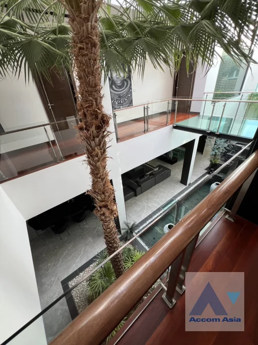 24  5 br House For Rent in Sukhumvit ,Bangkok BTS Ekkamai AA46811