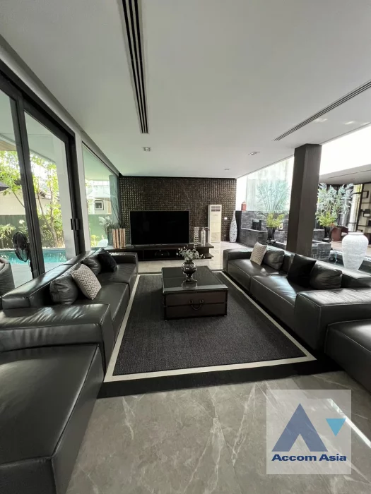 21  5 br House For Rent in Sukhumvit ,Bangkok BTS Ekkamai AA46811