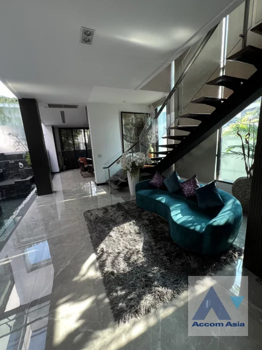 22  5 br House For Rent in Sukhumvit ,Bangkok BTS Ekkamai AA46811