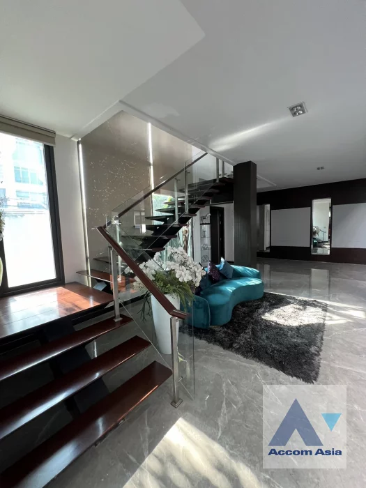 23  5 br House For Rent in Sukhumvit ,Bangkok BTS Ekkamai AA46811