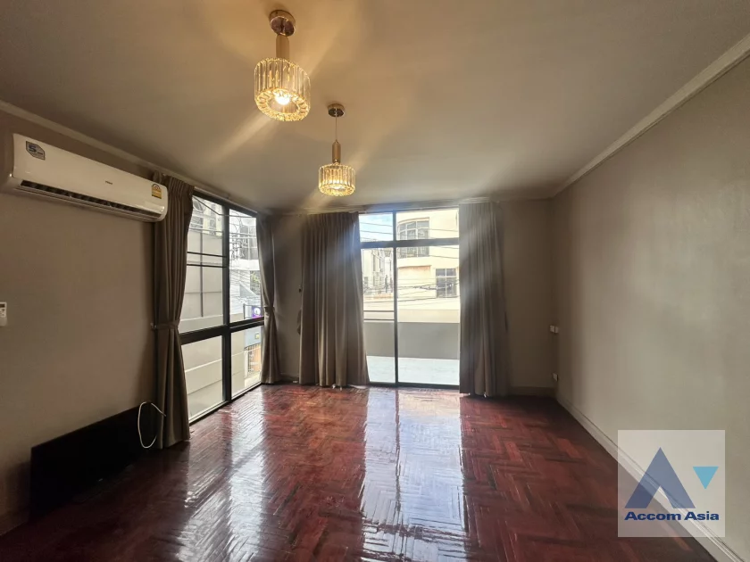 5  4 br House For Rent in Sukhumvit ,Bangkok BTS Phra khanong AA46814
