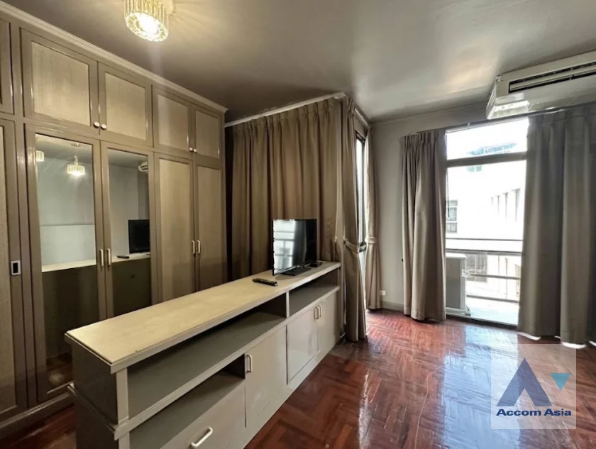 unit 4 Bedrooms  House For Rent in Sukhumvit, Bangkok  near BTS Phra khanong (AA46814)